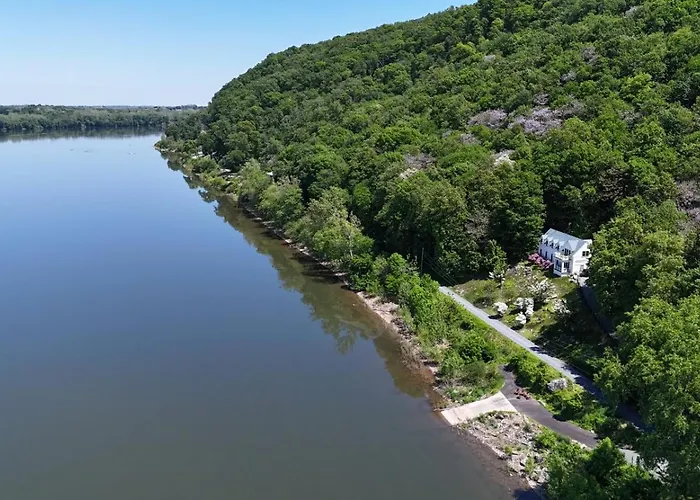The Boat House- Water Views, Sunsets, Soaker Jacuzzi