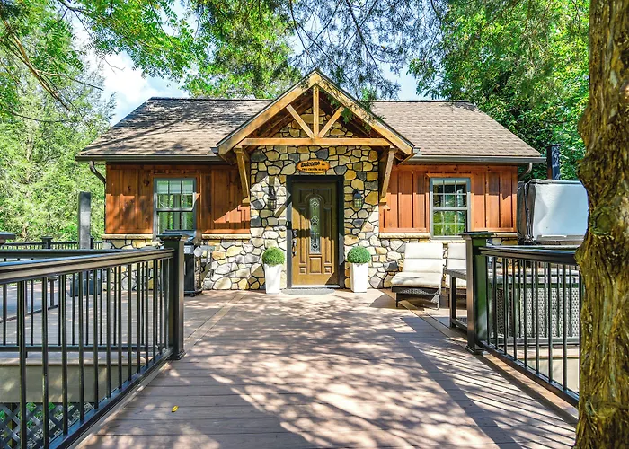 Pet-Friendly Delta Cabin W/ Private Hot Tub!